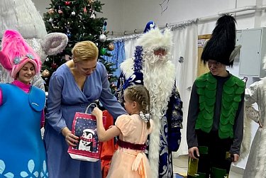 Депутаты помогают создавать новогоднюю сказку